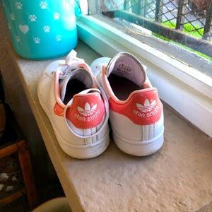 Pink & white Stan Smith’s